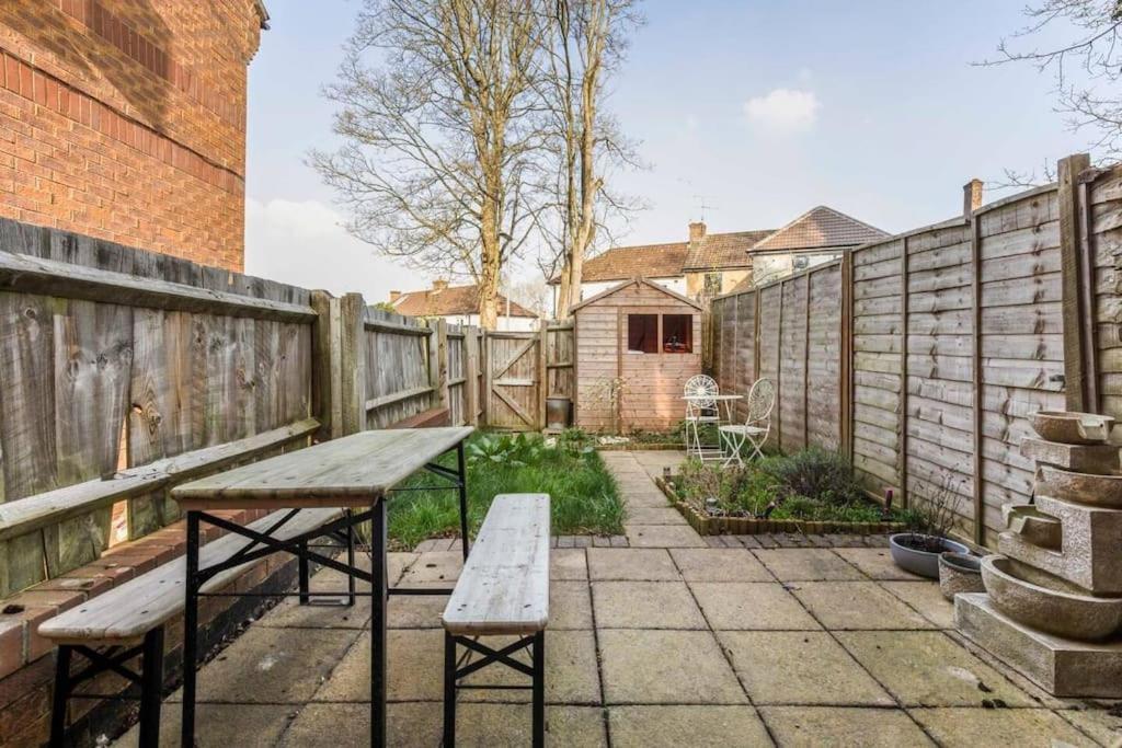 Quiet & Secluded St Albans House Villa Bagian luar foto