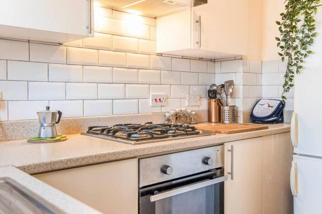 Quiet & Secluded St Albans House Villa Bagian luar foto