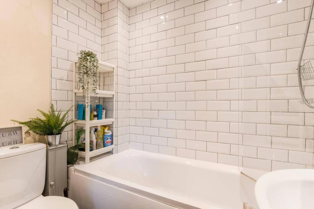 Quiet & Secluded St Albans House Villa Bagian luar foto