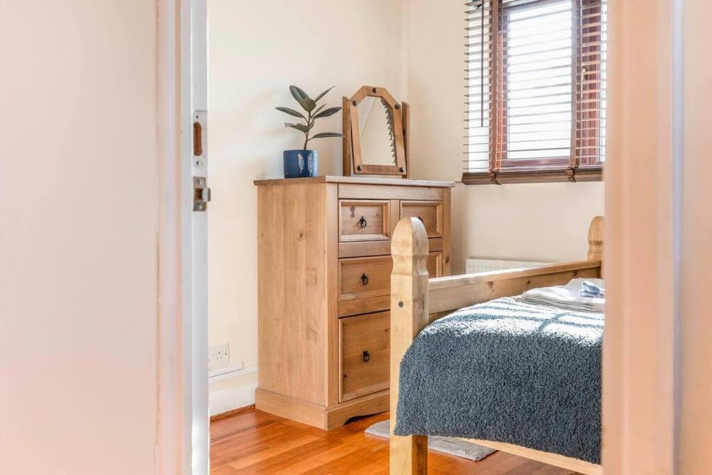 Quiet & Secluded St Albans House Villa Bagian luar foto