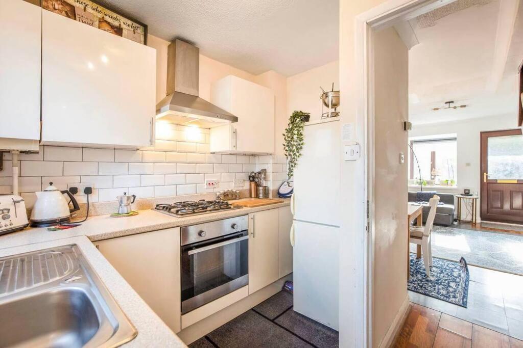 Quiet & Secluded St Albans House Villa Bagian luar foto